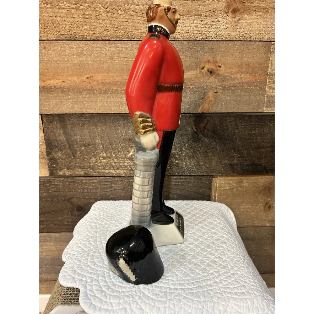 Vintage Windsor Supreme Canadian Whiskey Guard Soldier Liquor Bottle Decanter